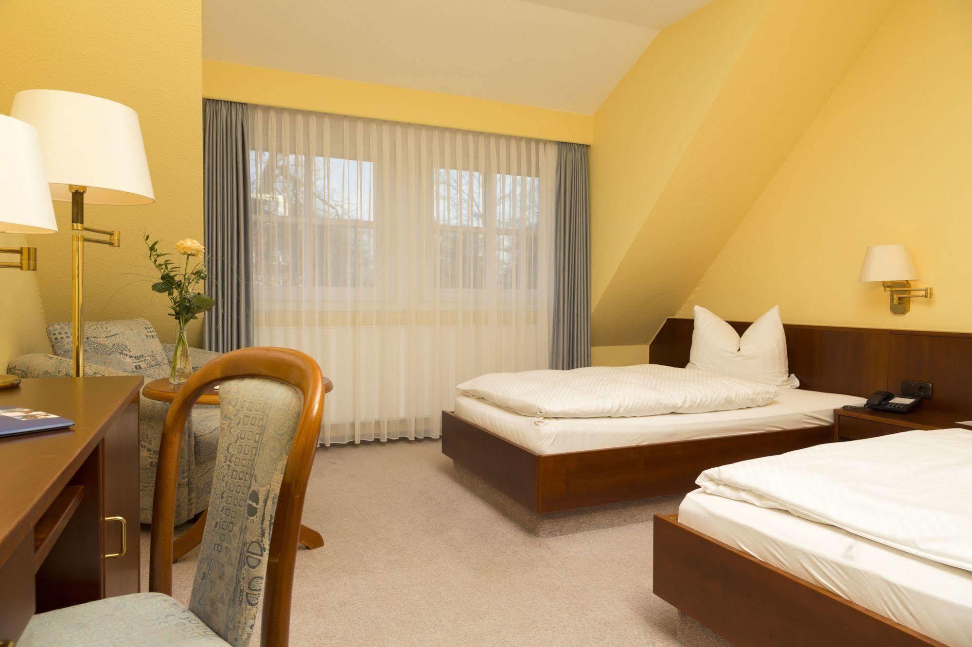 Ringhotel Residenz Wittmund Exterior photo